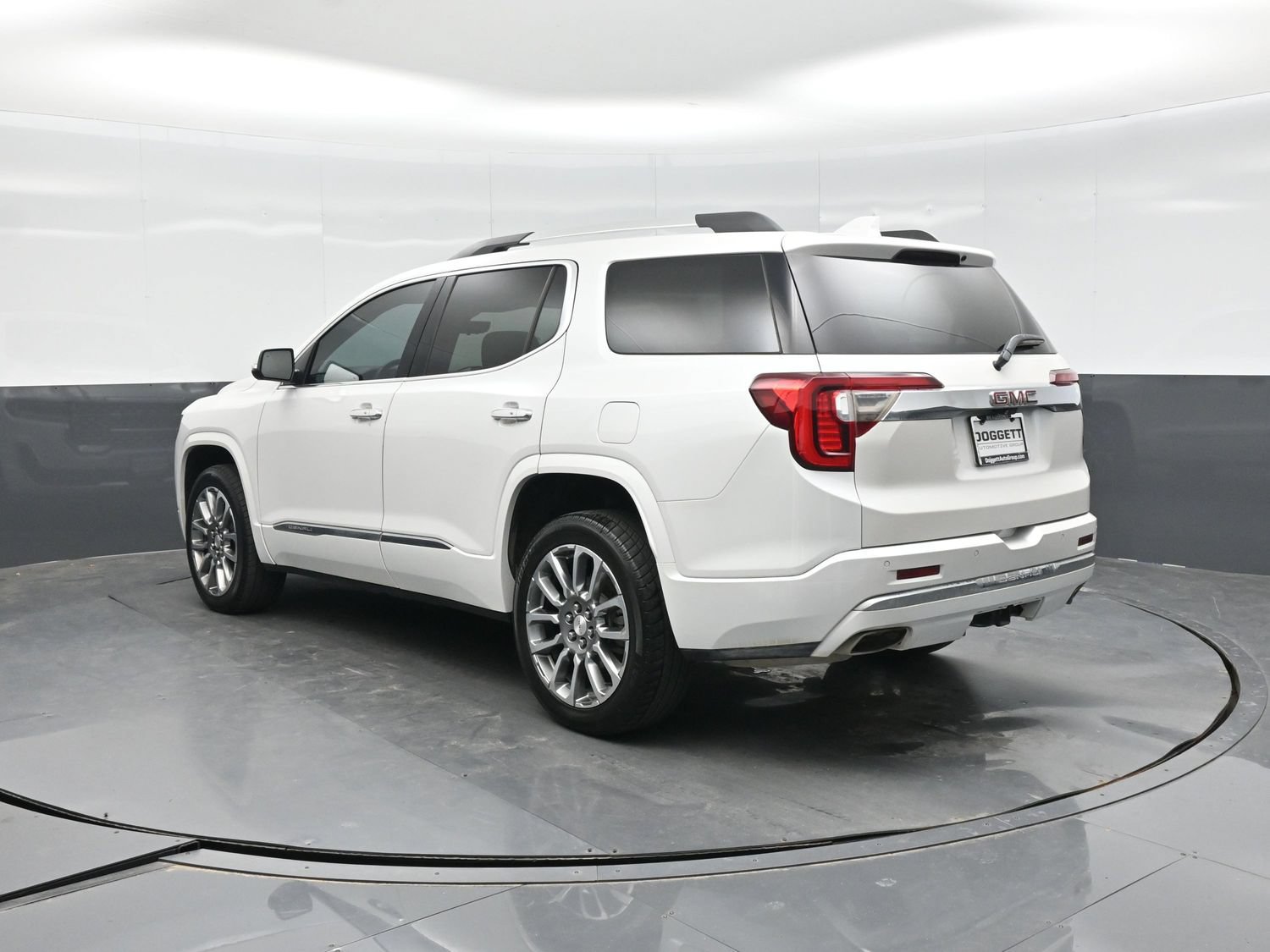 Used 2023 GMC Acadia Denali w/ Denali Ultimate Package FWD image 4