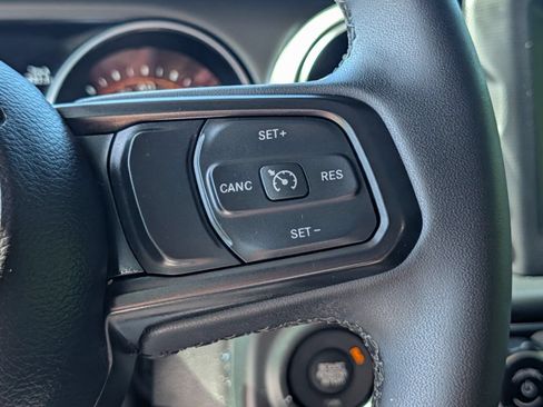 Used 2023 Jeep Gladiator Sport AWD/4WD image 27