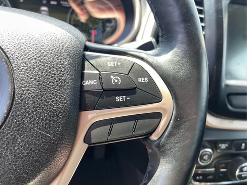Used 2017 Jeep Cherokee Limited AWD/4WD image 27