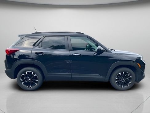 Used 2023 Chevrolet TrailBlazer LT w/ LPO, Blackout Package AWD/4WD image 6