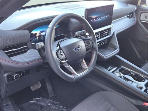 Used 2025 Ford Explorer ST-Line w/ ST-Line Street Pack image 35