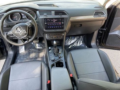 Used 2021 Volkswagen Tiguan SE image 12