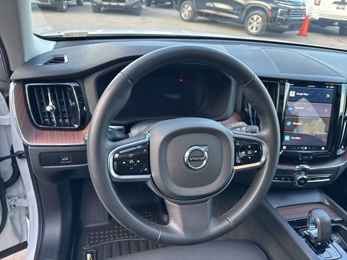 Used 2024 Volvo XC60 B5 Plus image 13