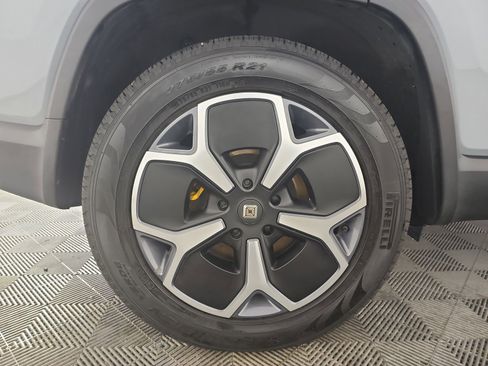 Used 2024 Rivian R1S Adventure image 11