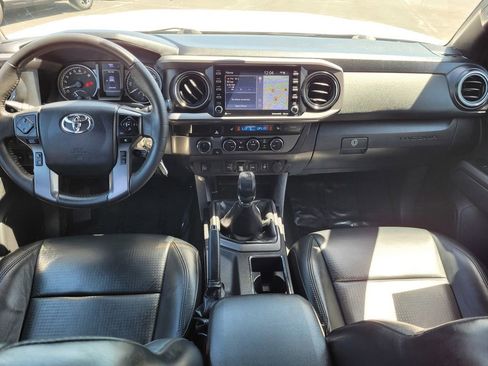 Used 2021 Toyota Tacoma TRD Off-Road w/ TRD Premium Off Road Package AWD/4WD image 7