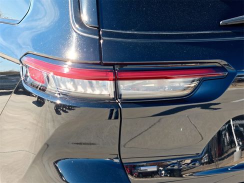 Used 2023 Jeep Grand Cherokee L Altitude image 6