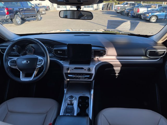 Used 2023 Ford Explorer XLT w/ Equipment Group 202A AWD/4WD image 35