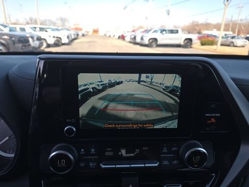 Used 2024 Toyota Highlander LE image 20
