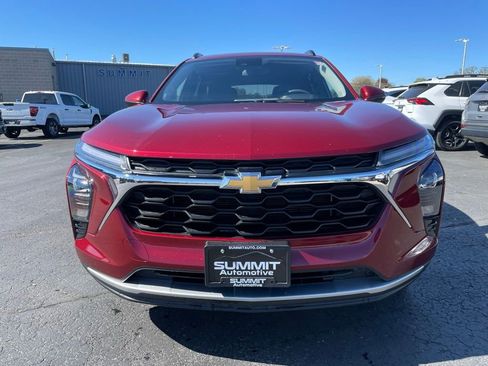 Used 2025 Chevrolet Trax LT FWD image 23
