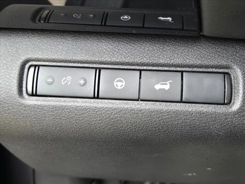 Used 2025 Nissan Pathfinder SV AWD/4WD image 14