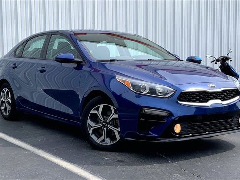 Used 2021 Kia Forte LXS FWD image 2