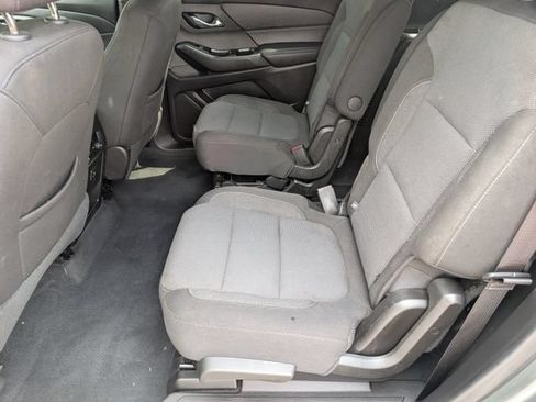 Used 2022 Chevrolet Traverse LT FWD image 29
