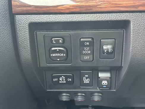 Used 2016 Toyota Tundra Limited w/ Limited Premium Package AWD/4WD image 16