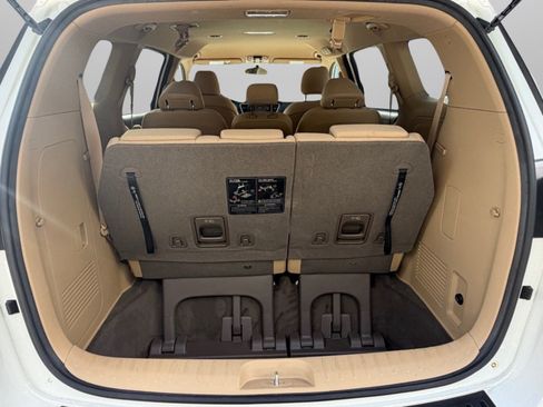 Used 2018 Kia Sedona LX FWD image 16