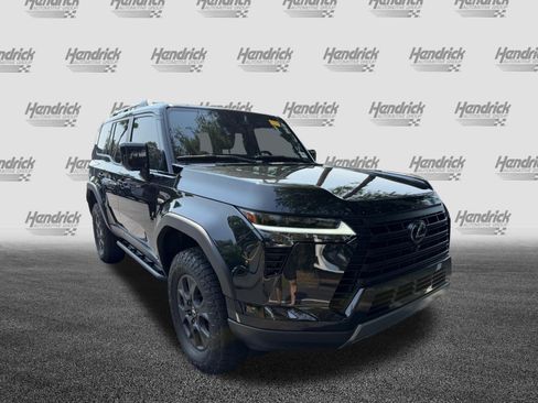 Used 2025 Lexus GX 550 AWD/4WD image 2