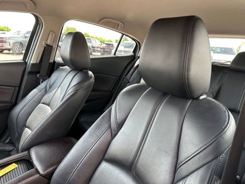 Used 2018 MAZDA MAZDA3 Touring FWD image 13