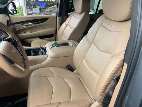 Used 2018 Cadillac Escalade Platinum RWD image 21