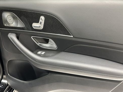 Used 2025 Mercedes-Benz GLS 450 4MATIC image 18