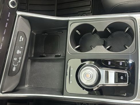 Used 2025 Kia Carnival SX Prestige image 30