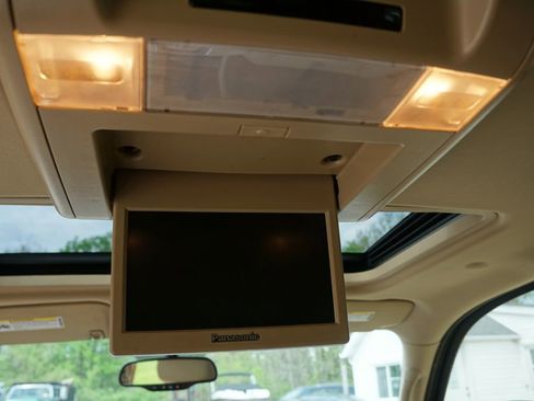 Used 2012 Cadillac Escalade Luxury image 19