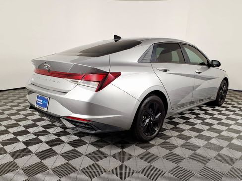 Certified 2021 Hyundai Elantra SEL FWD image 4