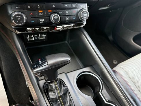 Used 2024 Dodge Durango GT AWD/4WD image 16