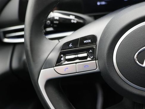 Used 2023 Hyundai Elantra Limited image 19