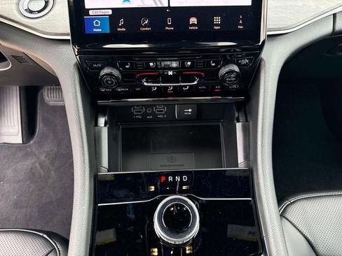 New 2025 Jeep Grand Cherokee L Limited w/ Luxury Tech Group II RWD image 19
