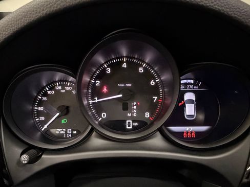 Used 2023 Porsche Macan AWD/4WD image 29