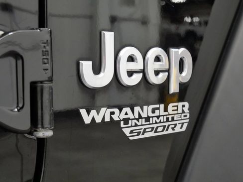 Used 2020 Jeep Wrangler Unlimited Sport w/ Technology Group AWD/4WD image 9
