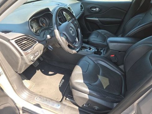 Used 2019 Jeep Cherokee Limited AWD/4WD image 2
