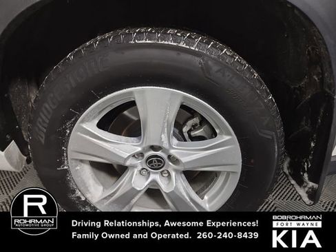 Used 2023 Toyota Highlander L image 11