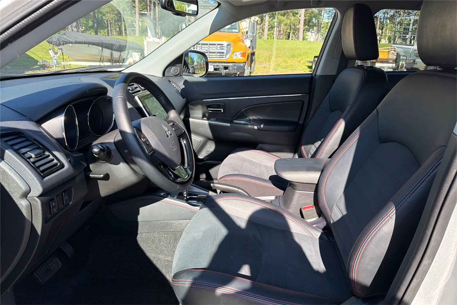 Used 2025 Mitsubishi Outlander Sport SE AWD/4WD image 10