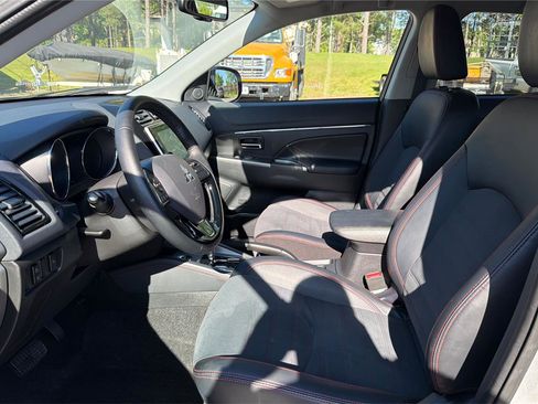 Used 2025 Mitsubishi Outlander Sport SE AWD/4WD image 10