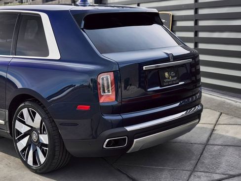 Used 2022 Rolls-Royce Cullinan w/ Cullinan Package image 12