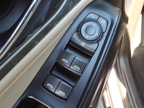 Used 2023 Chevrolet Traverse LS FWD image 23