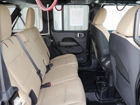 Used 2020 Jeep Wrangler Unlimited Sahara image 24