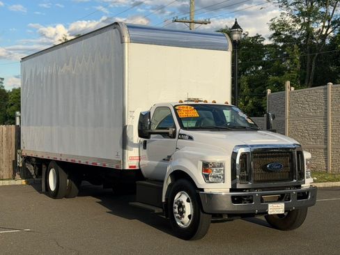 Used 2022 Ford F650 2WD Regular Cab Super Duty image 2