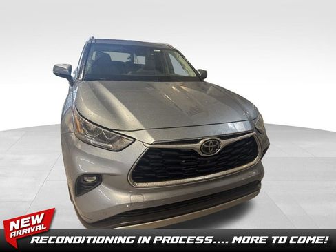Certified 2021 Toyota Highlander Platinum image 1