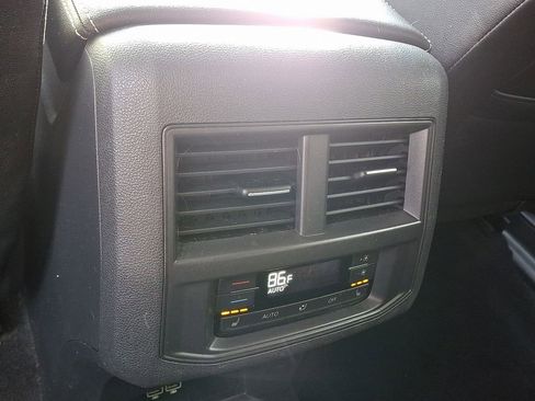 Used 2021 Volkswagen Atlas SEL Premium image 12