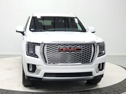 Used 2024 GMC Yukon XL Denali RWD image 2