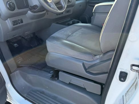 Used 2018 Nissan NV 2500 SV image 9