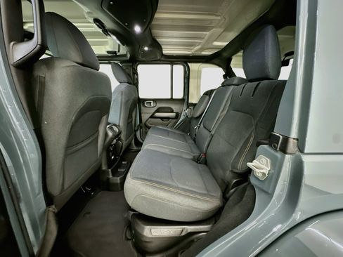 Used 2024 Jeep Wrangler Unlimited Sahara AWD/4WD image 28