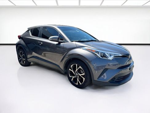 Used 2019 Toyota C-HR XLE FWD image 3