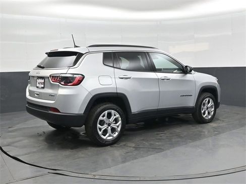 New 2026 Jeep Compass Latitude image 3