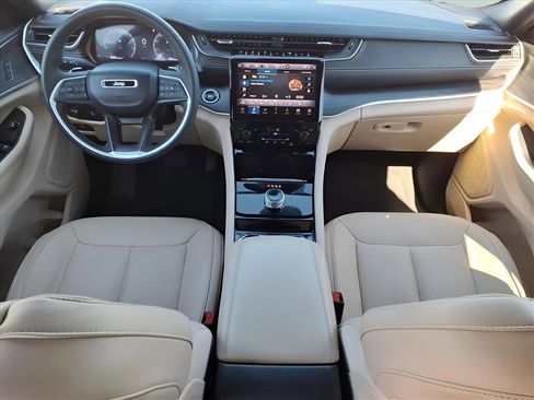 Used 2023 Jeep Grand Cherokee Limited image 21