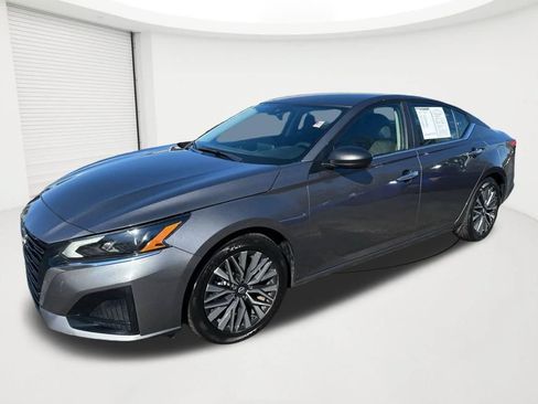Used 2024 Nissan Altima 2.5 SV FWD image 1