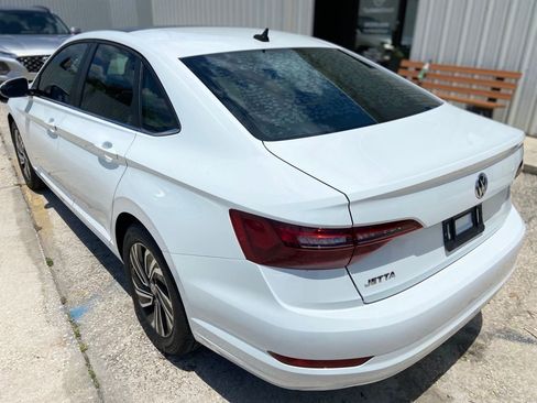 Used 2020 Volkswagen Jetta SE w/ SE Cold Weather Package FWD image 3