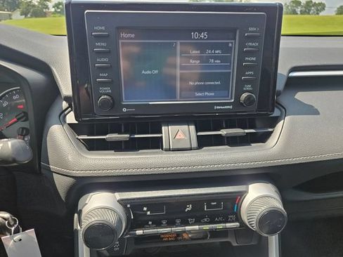 Used 2020 Toyota RAV4 LE FWD image 18
