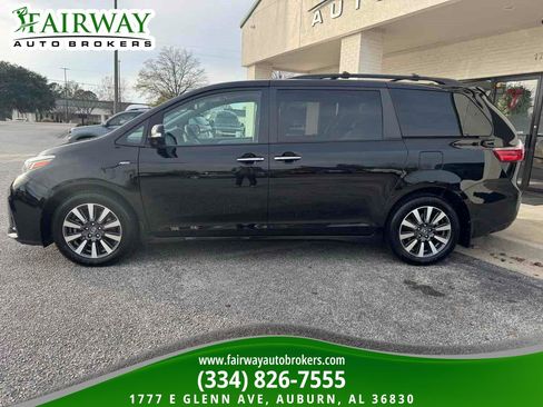 Used 2020 Toyota Sienna Limited Premium w/ Carpet Mat Package AWD/4WD image 9